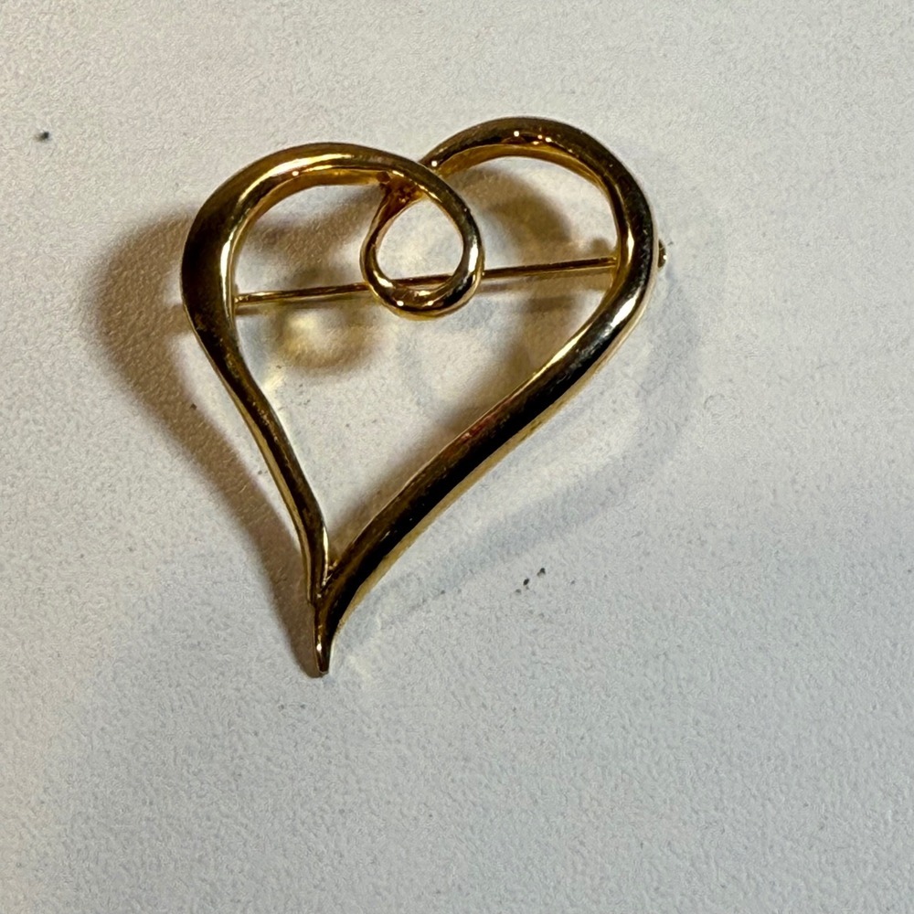 Heart Brooch Gold Tone Modernist Open Swirl Design‎ Women's Jewelry Pin